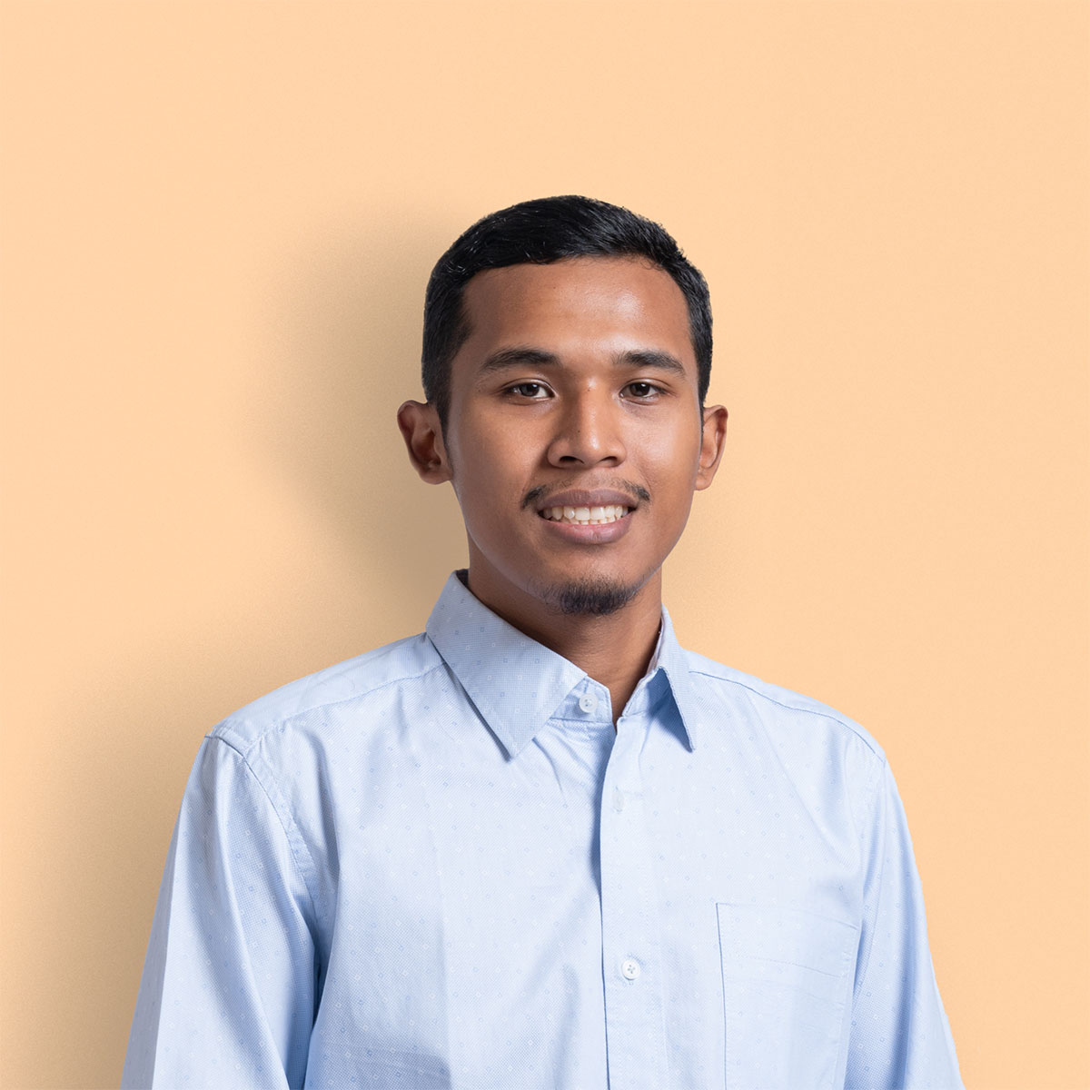 Foto-Profil-Adi-BG-orange